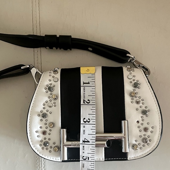Tod's crossbody leather bag with studs & crystals. Luxury for a fraction 🔥🔥🔥 - Picture 6 of 13